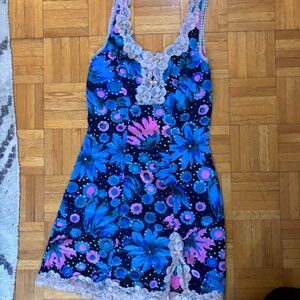 THE CUTEST VINTAGE nightgown lace and floral print